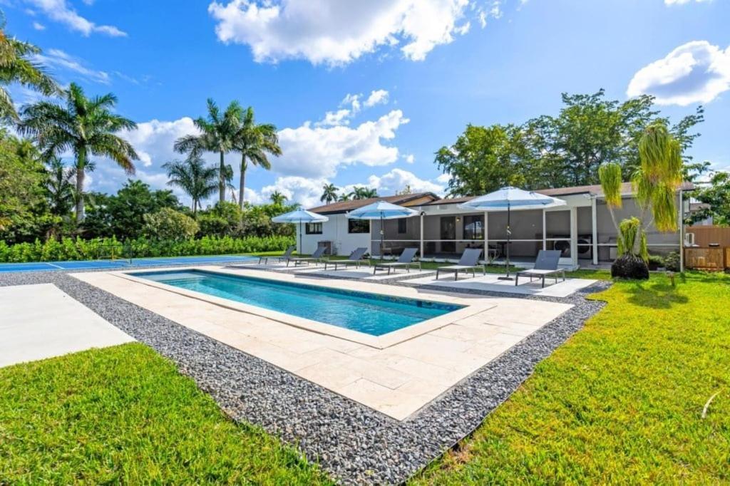 4br Biscayne River Home- Pool & Pickleball Fun *