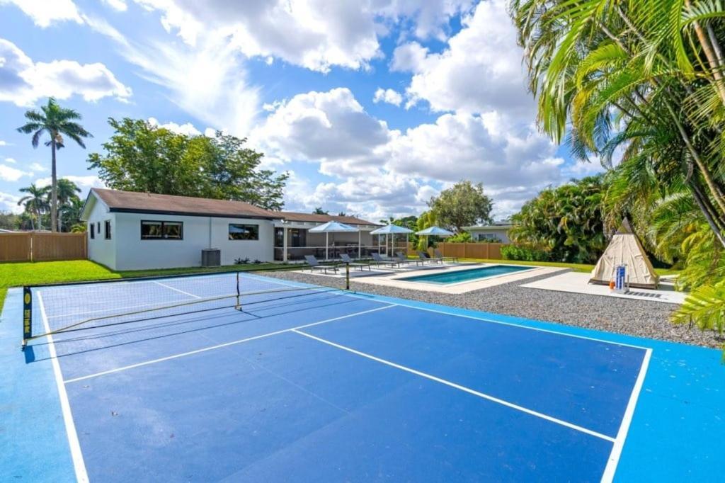 4br Biscayne River Home- Pool & Pickleball Fun Ferienhaus