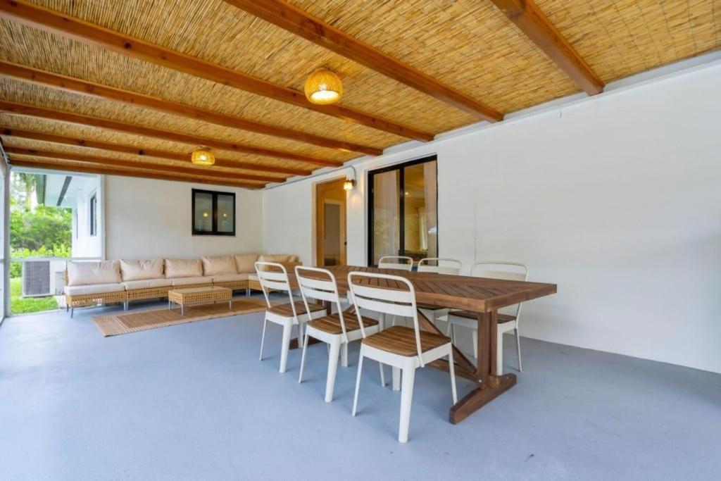 4br Biscayne River Home- Pool & Pickleball Fun Ferienhaus