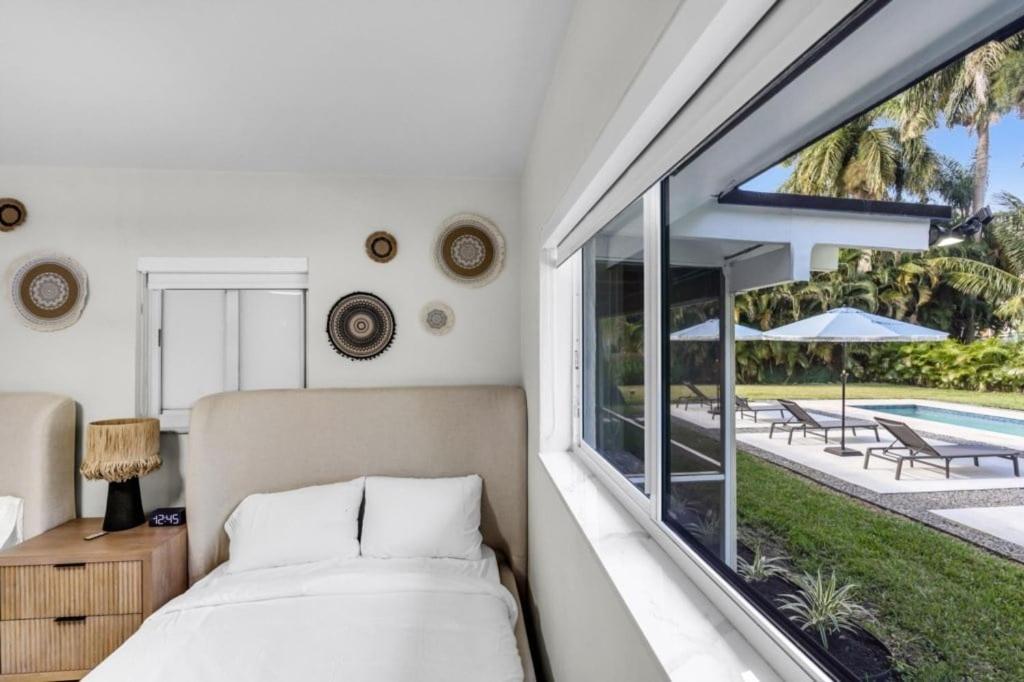 4br Biscayne River Home- Pool & Pickleball Fun Ferienhaus
