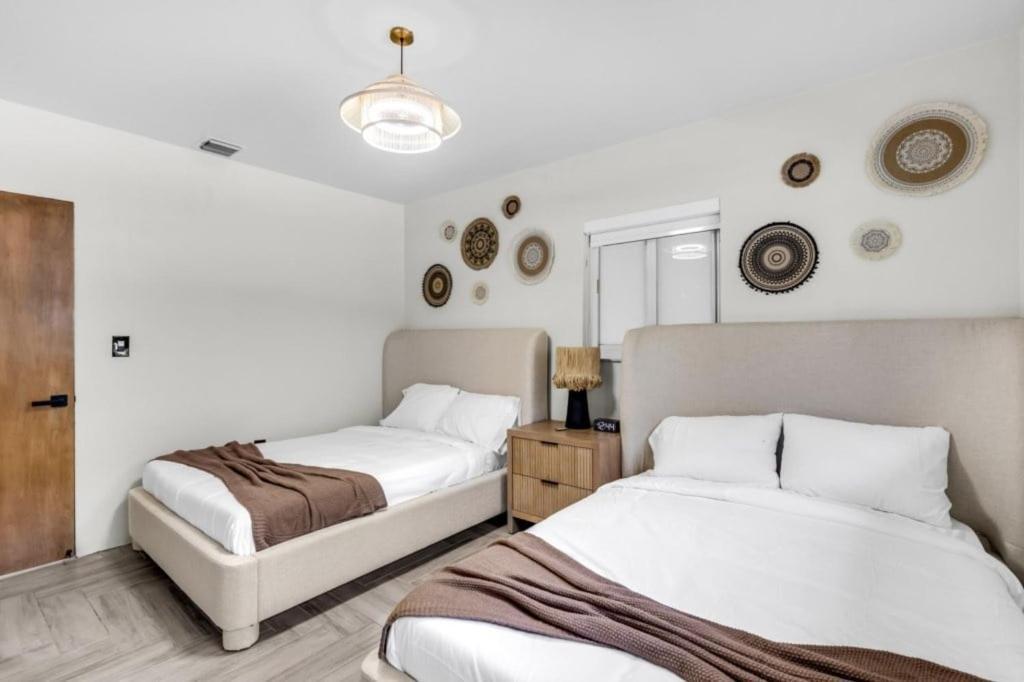 4br Biscayne River Home- Pool & Pickleball Fun Ferienhaus Miami