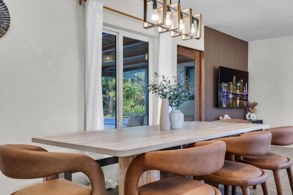 Ferienhaus 4br Biscayne River Home- Pool & Pickleball Fun