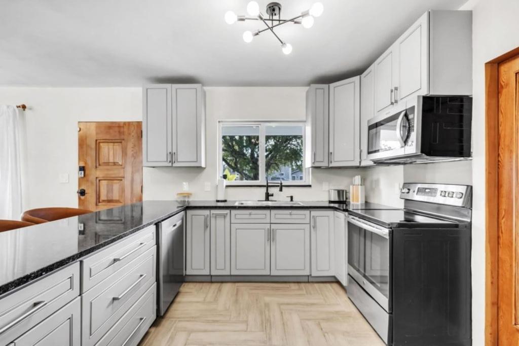 4br Biscayne River Home- Pool & Pickleball Fun * Miami
