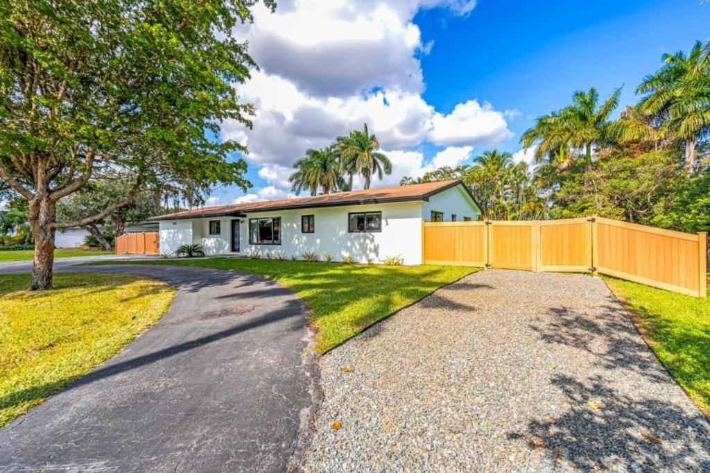 4br Biscayne River Home- Pool & Pickleball Fun * Miami