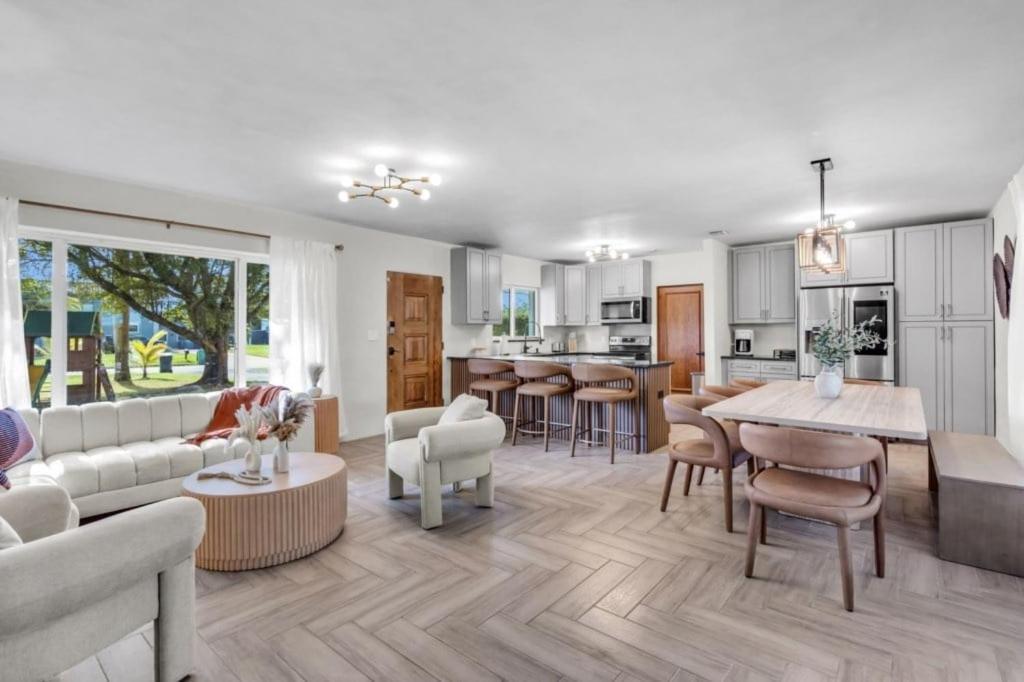 Ferienhaus 4br Biscayne River Home- Pool & Pickleball Fun *